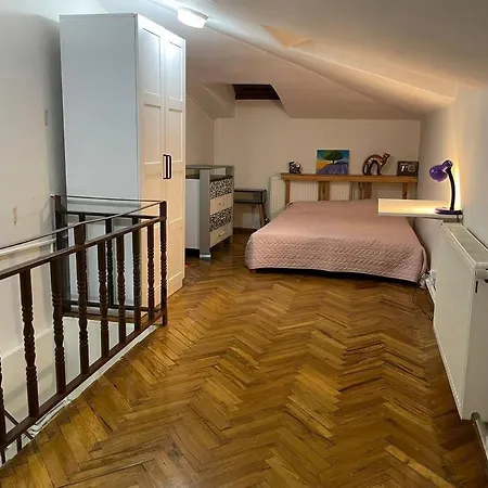 Апартаменты Rooftop Studio With Shared Kitchen Стамбул